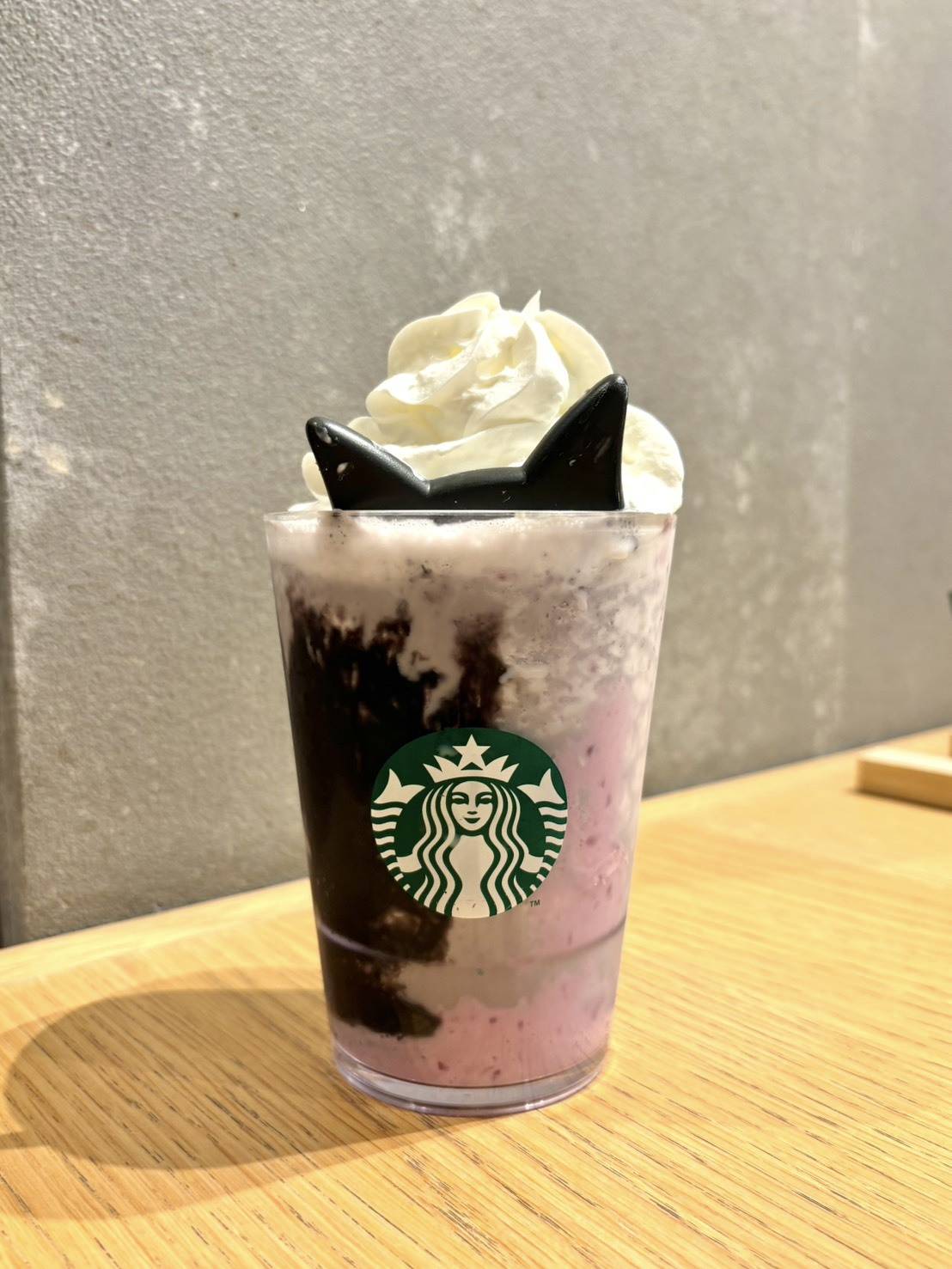 スターバックスの「ブラックベリー ヨーグルト フラペチーノ®」